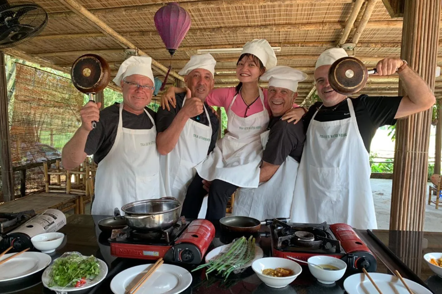 Your new travel family – united by food!